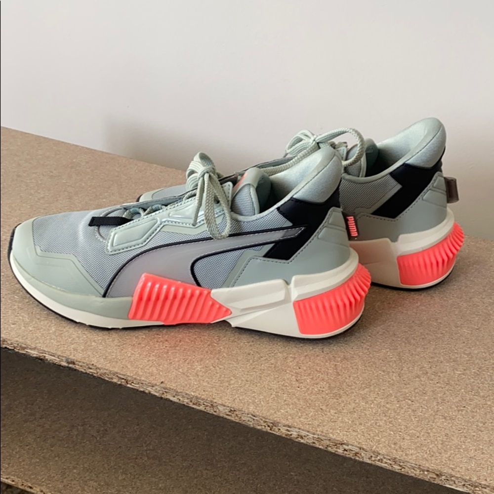 Puma Sneakers